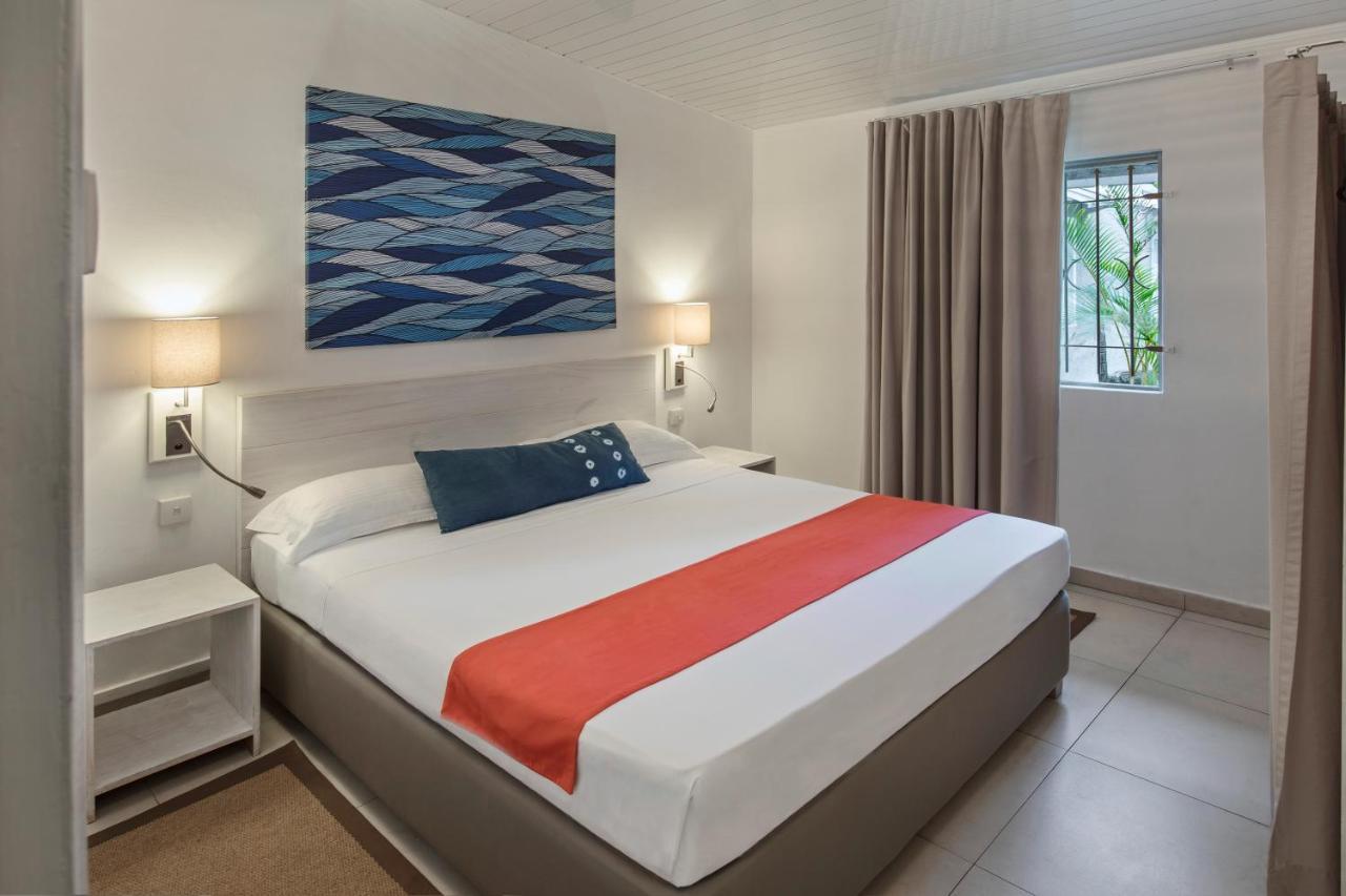 בלו ביי Astroea Beach Hotel (Adults Only) מראה חיצוני תמונה